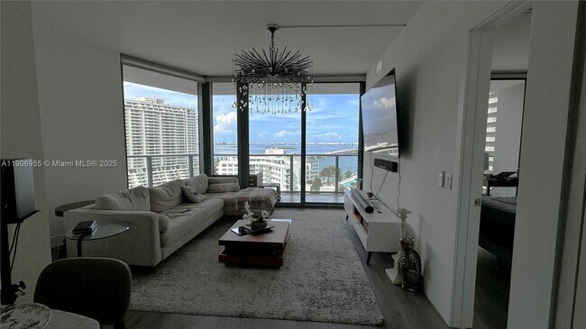 Building Photo - 501 NE 31st St