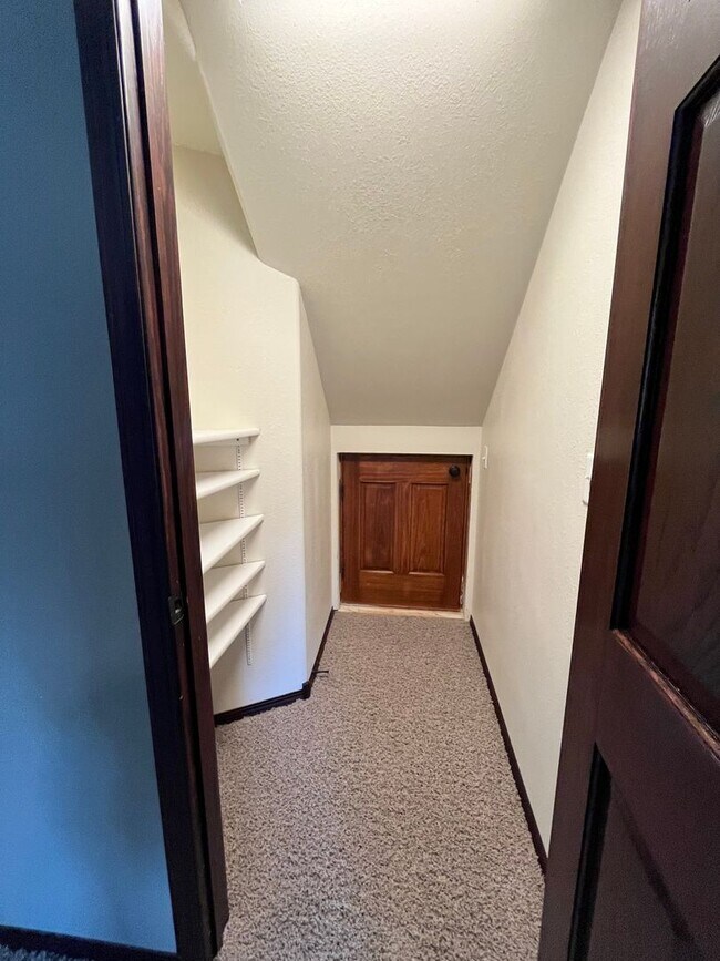 Building Photo - Stunning 4 Bed/2 Bath with 3 Car Garage and Fenced in Yard!