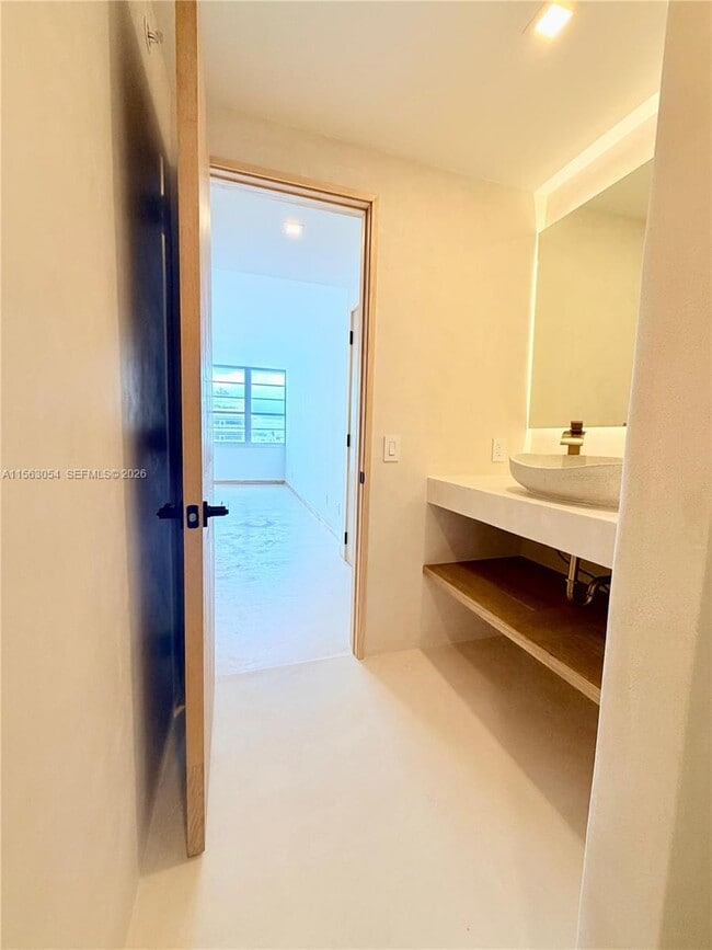 Building Photo - 100 Lincoln Rd