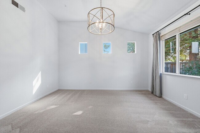 Building Photo - 1439 Gordon Dr