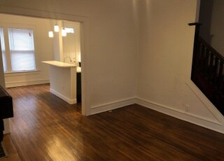 Building Photo - 301 E 19th Ave