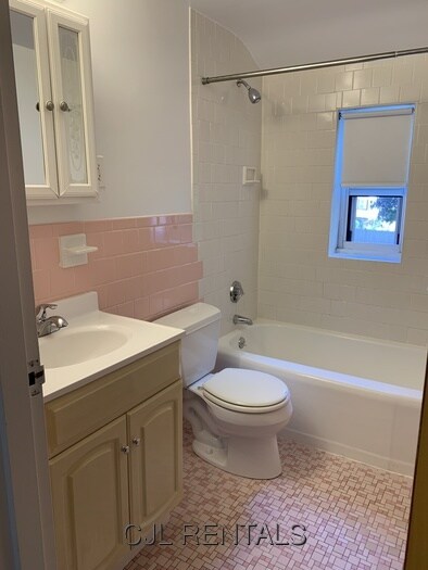 Building Photo - 11 Heath Rd