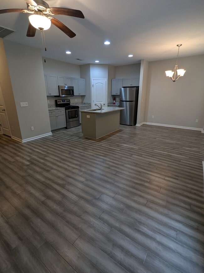 Building Photo - 740 Pippin Dr