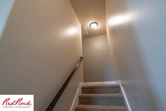 Building Photo - 3 Bedroom Furnished Home in Hidden Valley ...