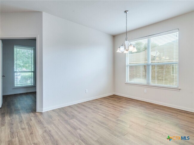 Building Photo - 209 Buckingham Dr