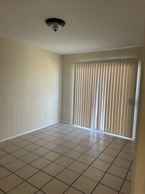 Building Photo - 1908 N Spring