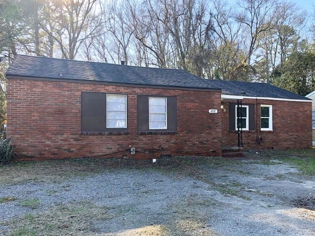 Building Photo - All-Electric 2 Bedroom Duplex - Section 8 OK