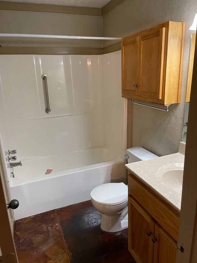 Building Photo - 1b/1b apartment