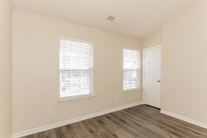 Building Photo - 17113 Greenlawn Hills Ct