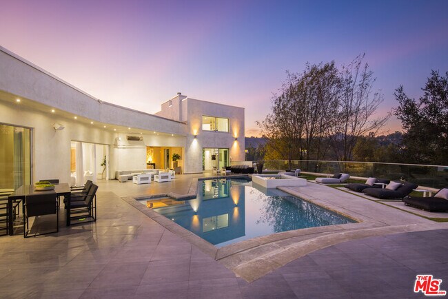 Building Photo - 2666 Hutton Dr