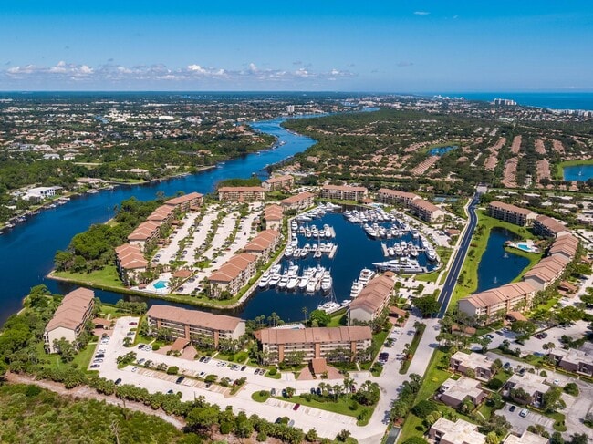 Building Photo - 2301 Marina Isle Way