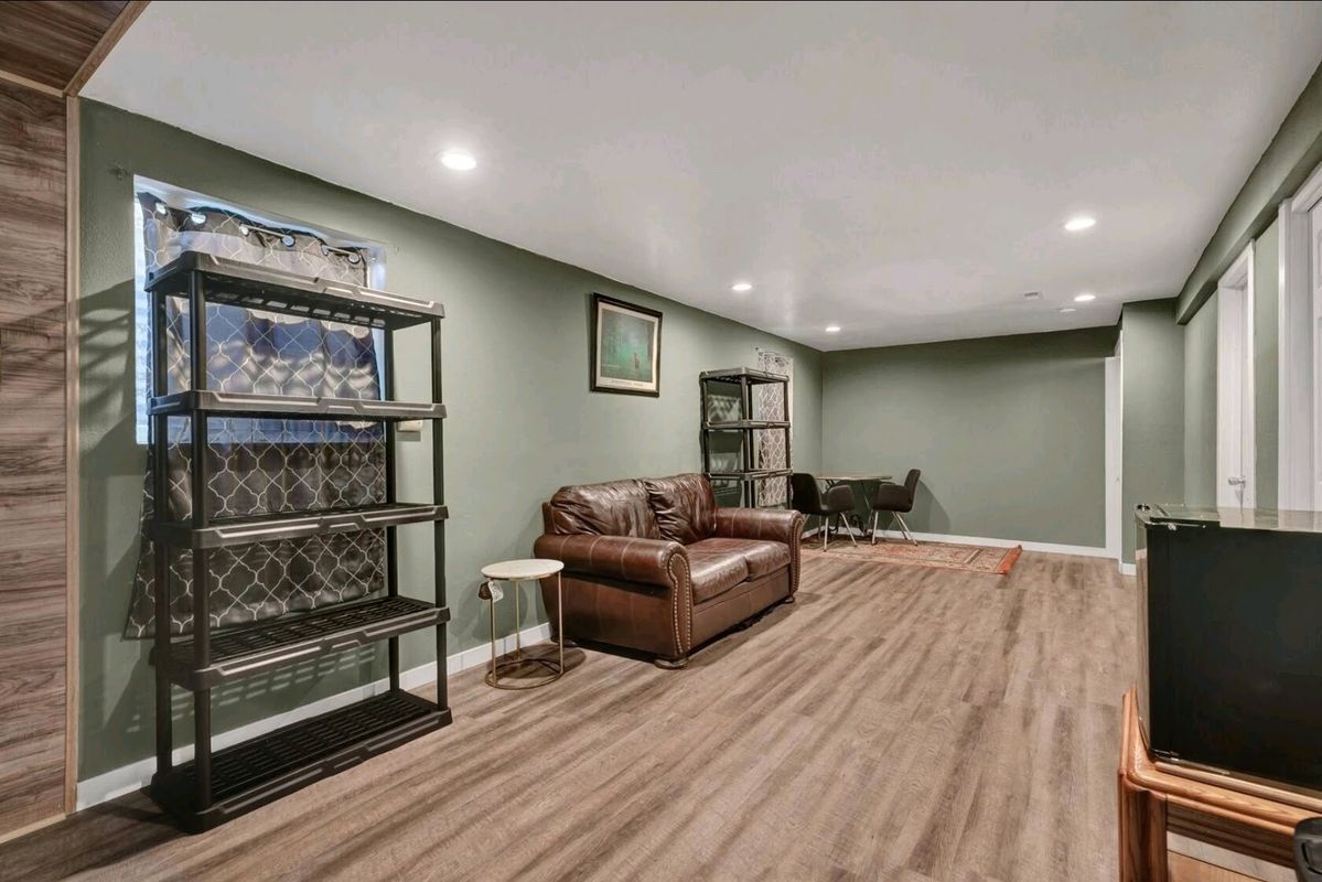 Building Photo - 341 Longfellow Dr