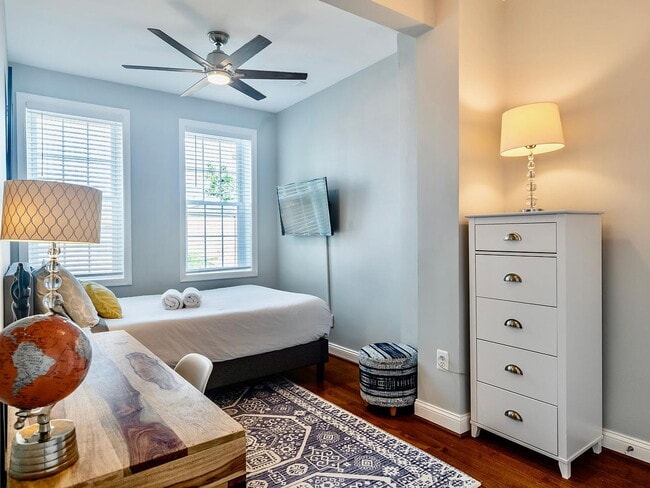 Building Photo - "Spacious 3-Bed, 3-Bath Urban Retreat in Vibrant Washington, DC Neighborhood!"