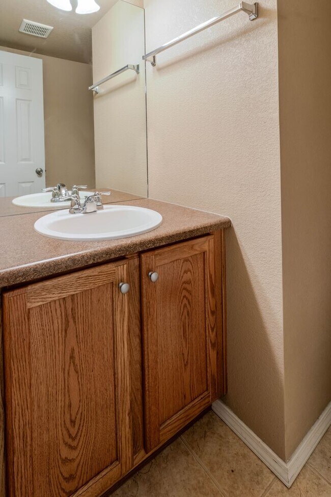 Building Photo - $2195 | 3BR/2.5BA | Dog Friendly Beautiful Home in Stetson Hills