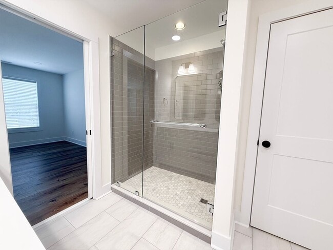 Building Photo - 3 Bedroom Home with 2 Car Garage and Resort Style Pool Access