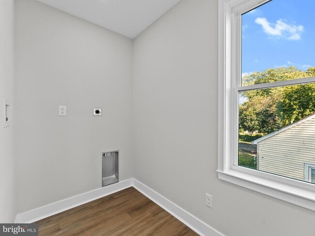 Building Photo - 116 2nd St