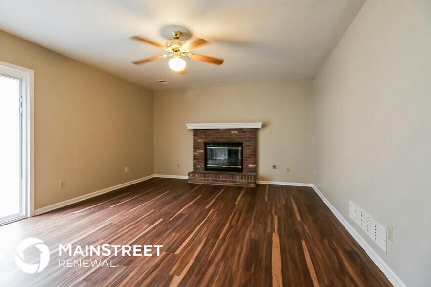 Building Photo - 1706 Sunset Dr
