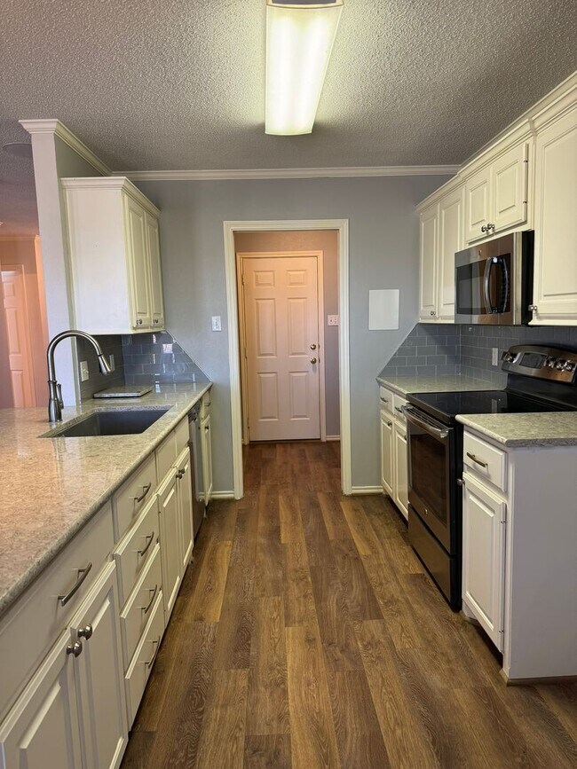 Building Photo - Shadow Hills Delight