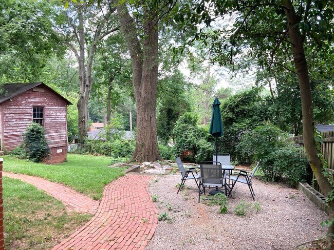 Building Photo - Charming 3 bed, 3 bath Home in Prime Augusta Location