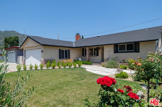 Building Photo - 826 Crestfield Dr