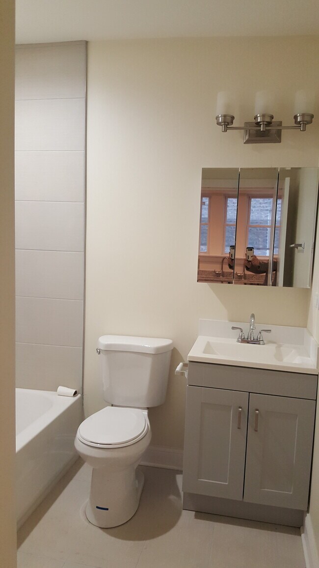 Building Photo - 6317 N Washtenaw Ave