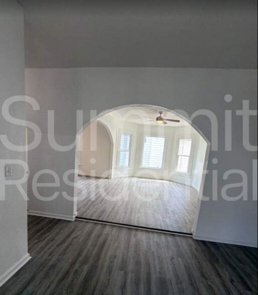 Building Photo - 1422 10th St