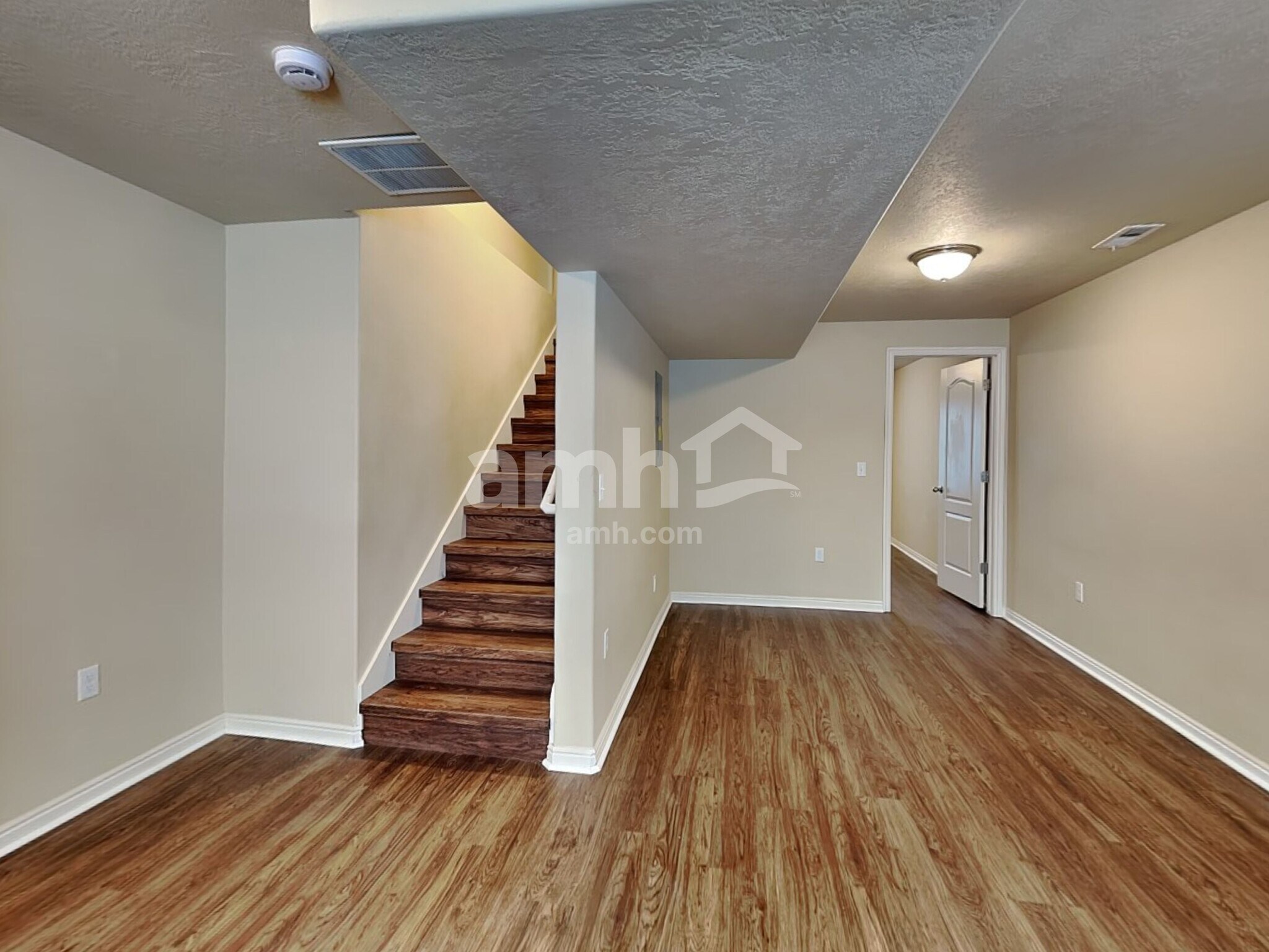 Building Photo - 10526 Doral Dr