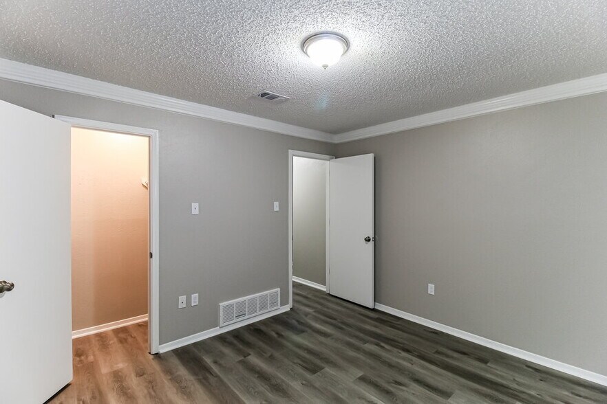 Building Photo - 6628 Brookdale Dr