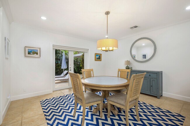 Building Photo - 230 Osceola Way