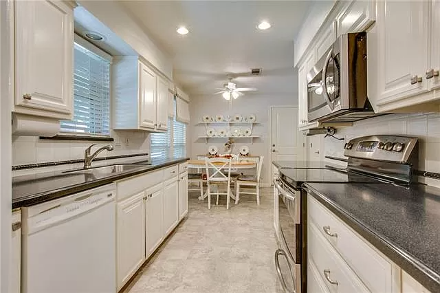 Building Photo - 1403 Ridgemoor Ln