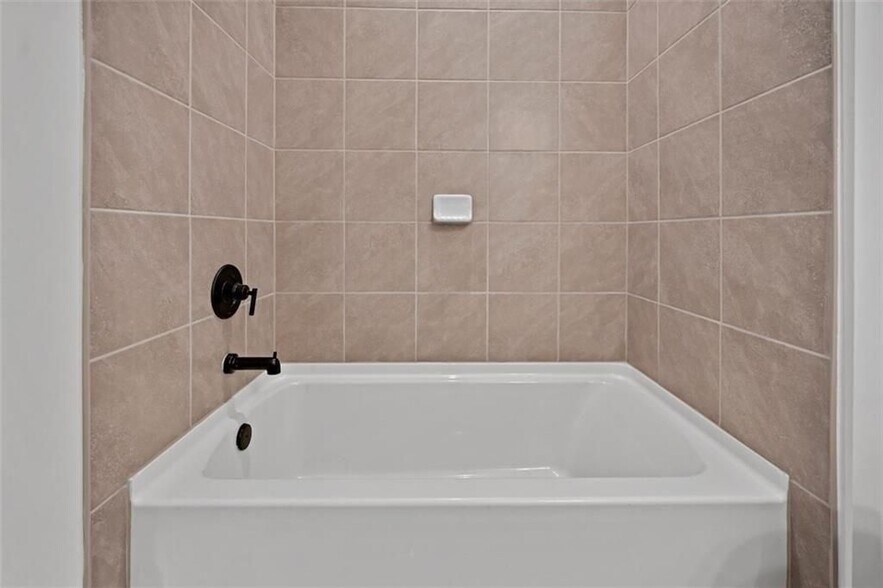 Building Photo - 3381 Macaiva Aly
