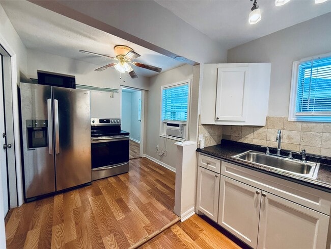 Primary Photo - 3921 Woodleigh St