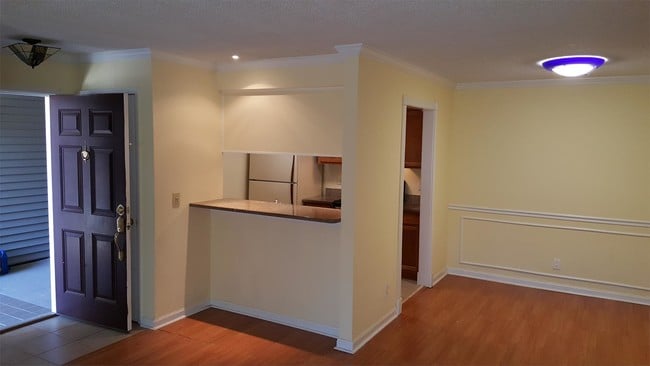 Building Photo - 606 Barrington Hills Dr