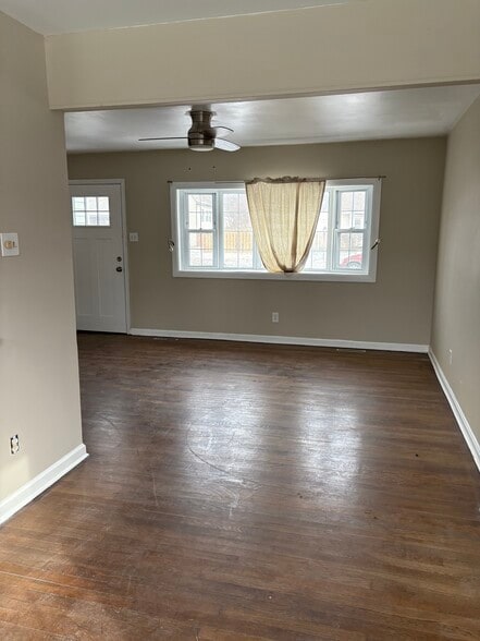 Building Photo - 8 Lynch Farm Dr