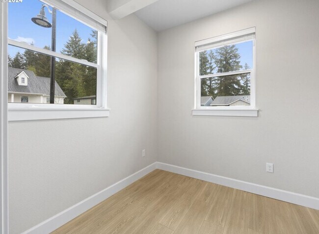 Building Photo - 12921 SE Creekside Terrace