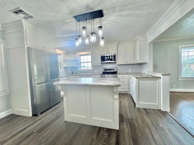 Building Photo - 702 Marion St