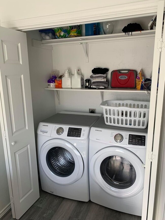 Building Photo - Fully Furnished Baylor Condo