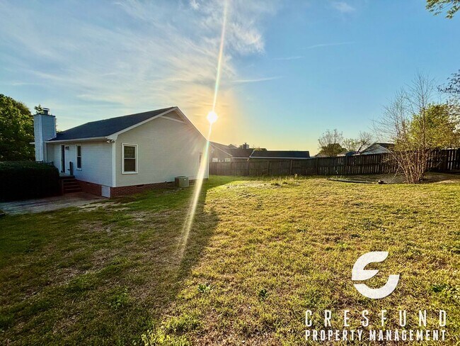 Building Photo - Adorable 3 Bedroom 2 Bathroom House Ready for Move In
