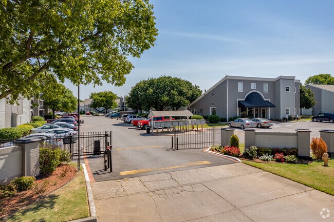 Building Photo - Woodland HIlls Apartments