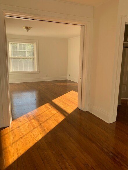 Building Photo - 102 E 38th St