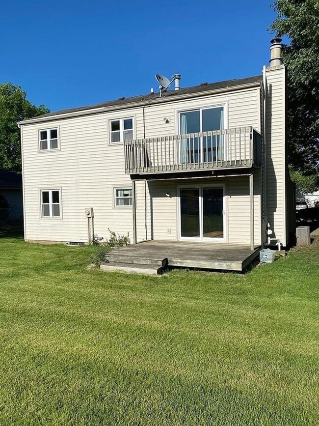 Building Photo - Spacious & Unique Contemporary Home – Perfect for Entertaining and Family Living!