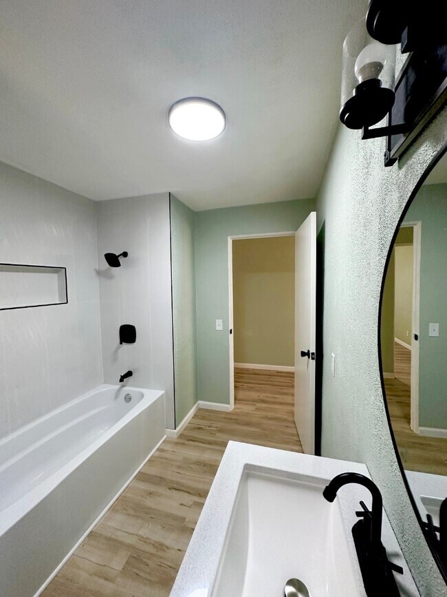 Building Photo - 5216 Bonita Blvd