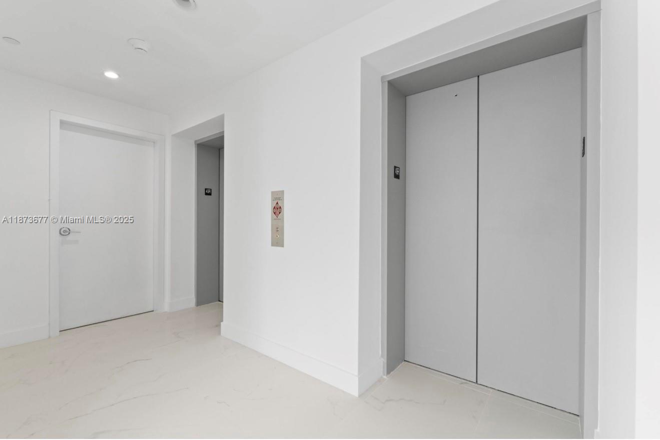 Building Photo - 700 NE 24th St