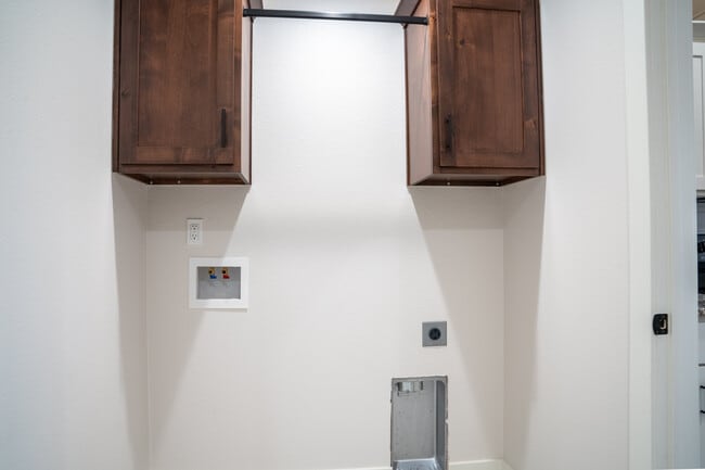 Building Photo - 2382 Athens St