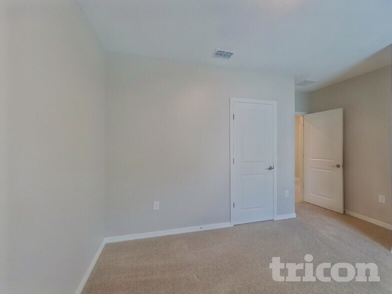 Building Photo - 226 Amber Way