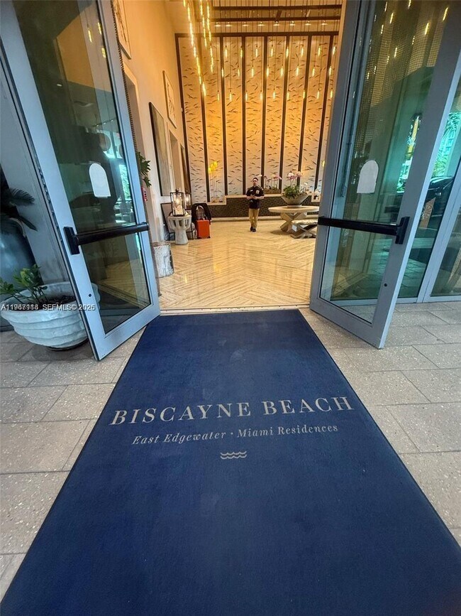 Building Photo - 2900 NE 7th Ave