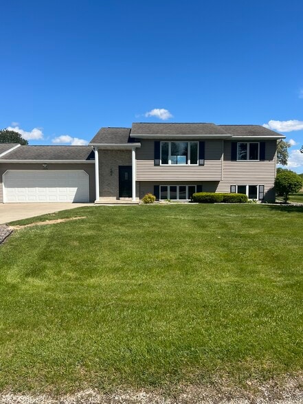 3 bed , 2 full bath with bonus room - 2660 Sandra Rose Ln