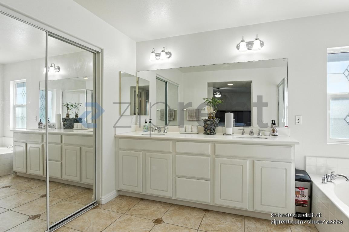 Building Photo - 7956 Barnstormer Ct