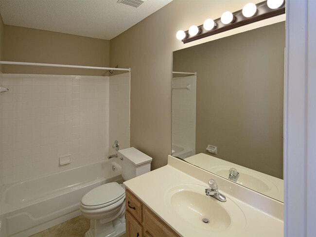 Building Photo - 4 Bed, 2 Bath in Cordova near Walnut Grove