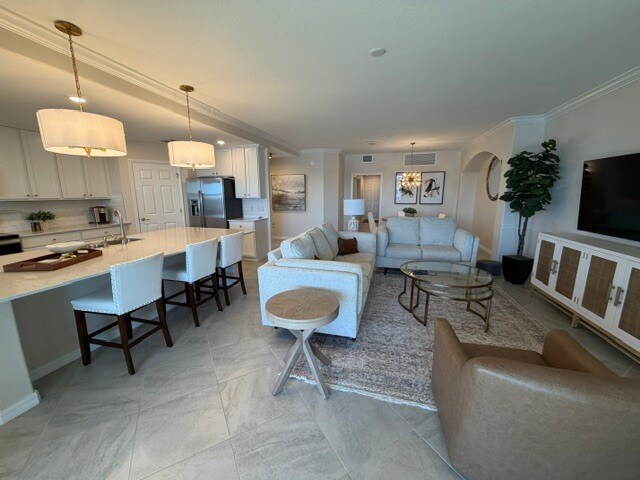Building Photo - 10801 Tarflower Dr